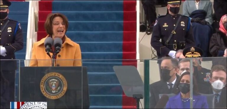 Inagurimi i Joe Biden, senatorja Klobuchar: Sot demokracia jonë fshin pluhurin dhe merr veten