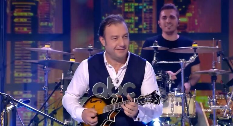 Shalsi lë gojëhapur të gjithë me talentin e tij (VIDEO)
