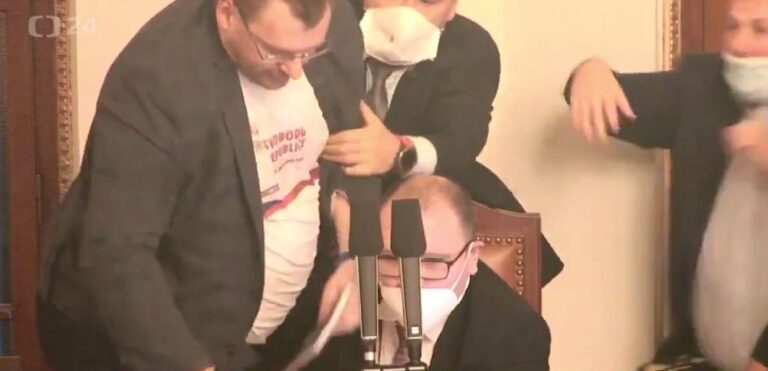 Sherr mes deputetëve në Parlament, shkak maska anti-covid