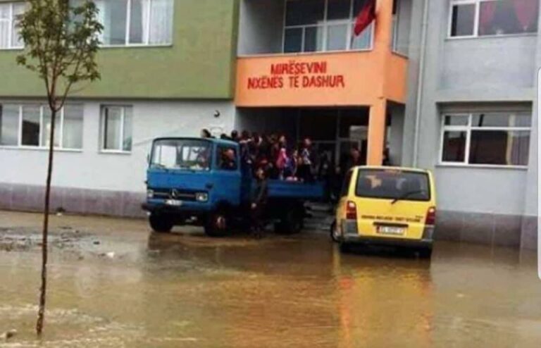 Kërpaçi publikon pamjet: Janar 2021. Ja si u rikthyen në shkollë nxënësit sot!