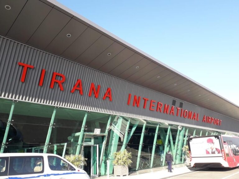 Nesër rinisin fluturimet me Britaninë e Madhe, TIA: Ja çfarë duhet të keni