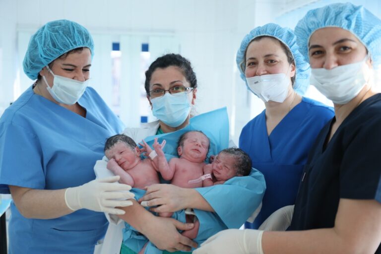 Gëzim i trefishtë për familjen nga Hasi