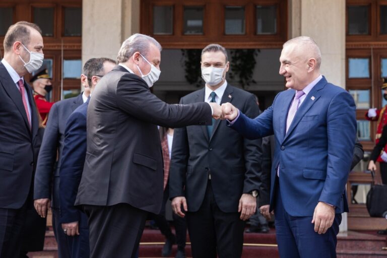 Takimi me kreun e Asamblesë së Madhe të Turqisë, Meta: Mirënjohje për ndërtimin e 500 apartamenteve dhe për spitalin e Fierit