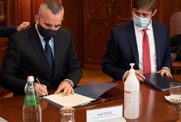 Italia postobllok me Shqipërinë, Guardia Di Finanza do monitorojë me helikopter