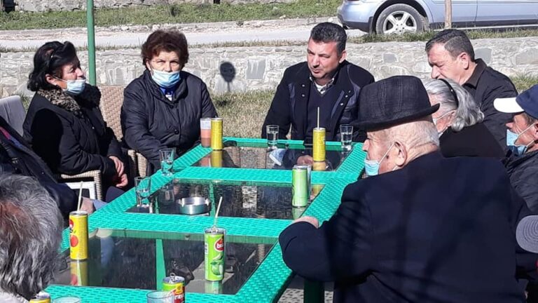 Nonaj me pensionistët në Skrapar: Detyrimi ynë madhor të mbështesim brezin që i dha kaq shumë Shqipërisë