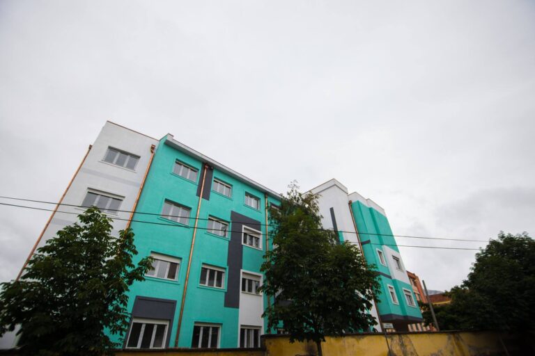 Mjekët shpëtojnë foshnjen, 28-vjeçarja humb jetën nga Covid-19