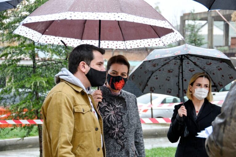 Veliaj inspekton punimet te sheshi i ri rekreativ në rrugën ”Endri Keko”: Sheshe rekreative në çdo lagje