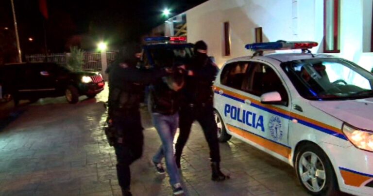 77 pako kanabis në makinë, arrestohen dy trafikantët në Durrës