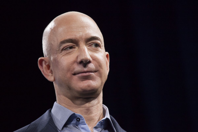 Tërhiqet Bezos i firmës Amazon!
