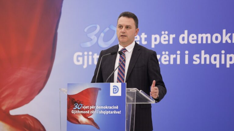 Koduzi: Shqipëria një ”Wuhan” i madh, qeveria ul artificialisht të infektuarit