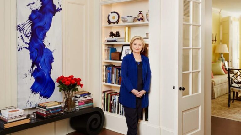 Hillary Clinton shkruan romanin e parë