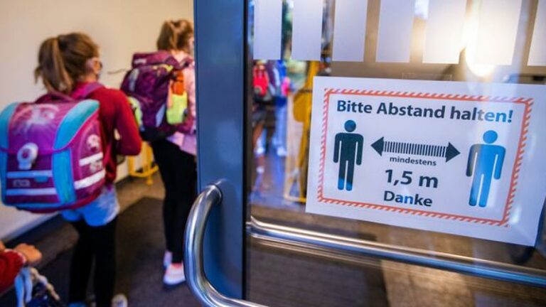 Anglia në prag të rihapjes së shkollave, teste falas për fëmijët