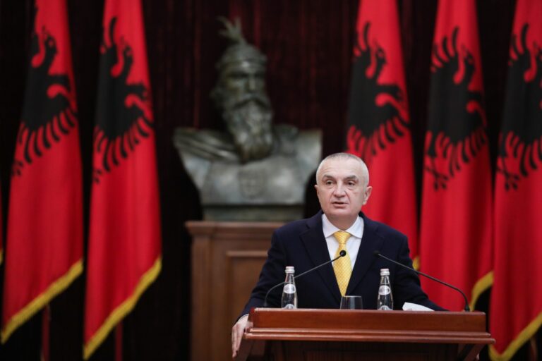Presidenti Meta: Koncesioni i Rinasit, rast flagrant i kapjes së shtetit nga sekti në pushtet me urdhër të Kryeoligarkut