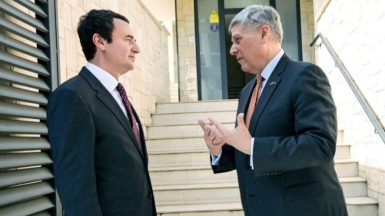 Dy ditë pas zgjedhjeve, Ambasadori amerikan në zyrën e Albin Kurtit
