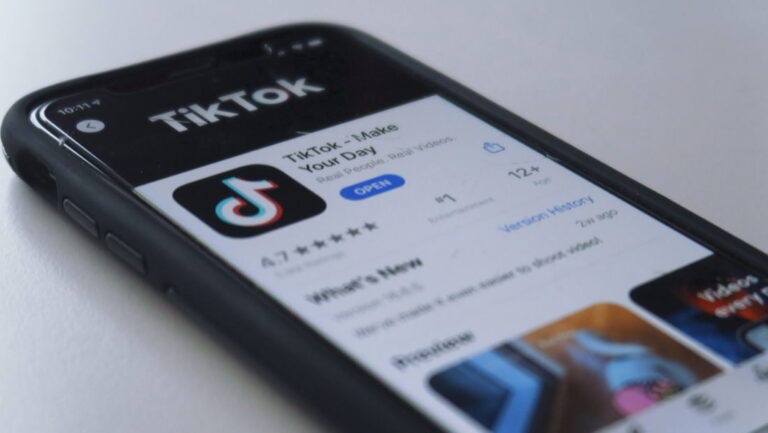 Në Tik Tok pa kontroll, po dëmton më së shumti të rinjtë në vend
