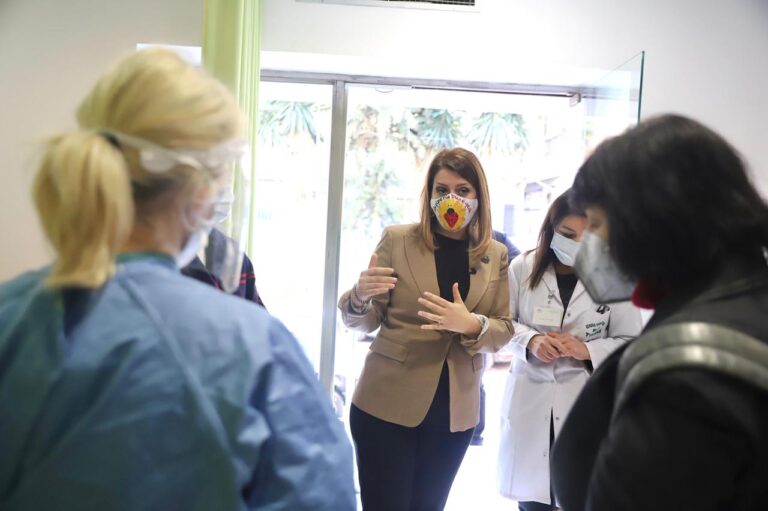 10 pika testimi në Tiranë/Manastirliu: Situata delikate, rrisim kapacitetet e testimit dhe gjurmimit