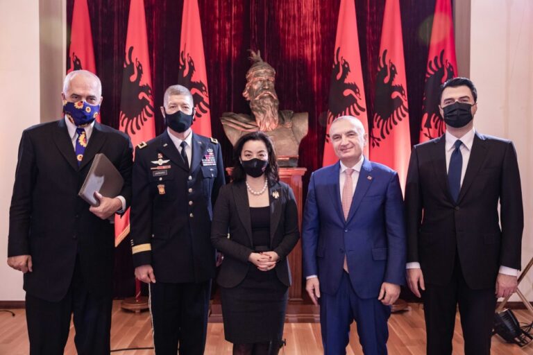 Takimi për stërvitjen e ushtrisë amerikane, Meta: Besimi i popullit për NATO-n, e njëjtë me vokacionin europian