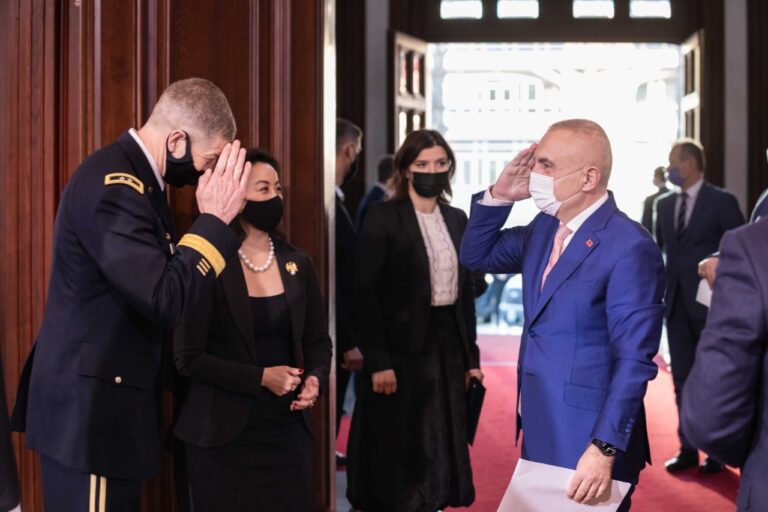 Presidenti Meta përshëndet gjeneralmajorin amerikan: Falenderime të përzemërta për SHBA