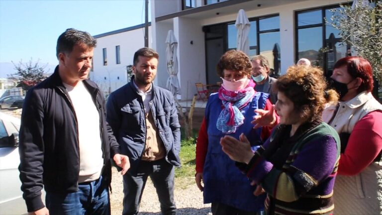 Noka me banorët: Skandal korrupsioni në Vorë, qeveria urdhëron shembjen e pallatit të padëmtuar