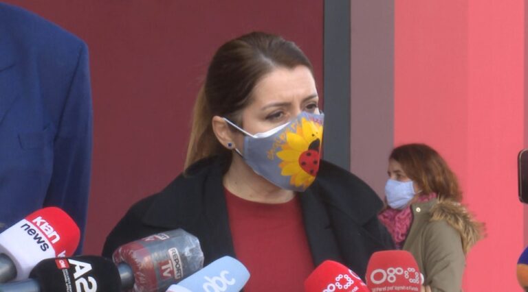 ”Kapacitetet në spitalet e Tiranës nuk janë ezauruar”, Manastirliu tregon pse u hapën spitalet rajonale