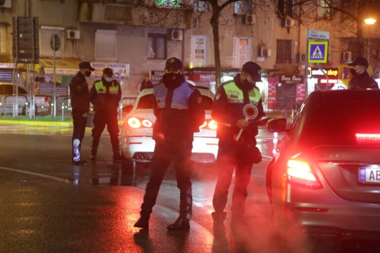 Policia bllokon 300 patenta, që nga 10 shkurti janë gjobitur 20 mijë qytetarë për maskat