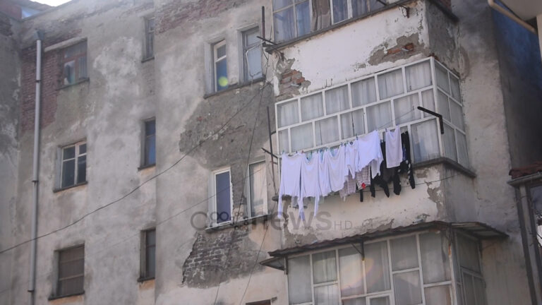 Pallati i rrezikon jetën banorëve të Bilishtit, Bashkia: S’ka fonde, bëjeni vetë