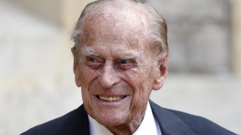 Princi Philip nën vëzhgim spitalor