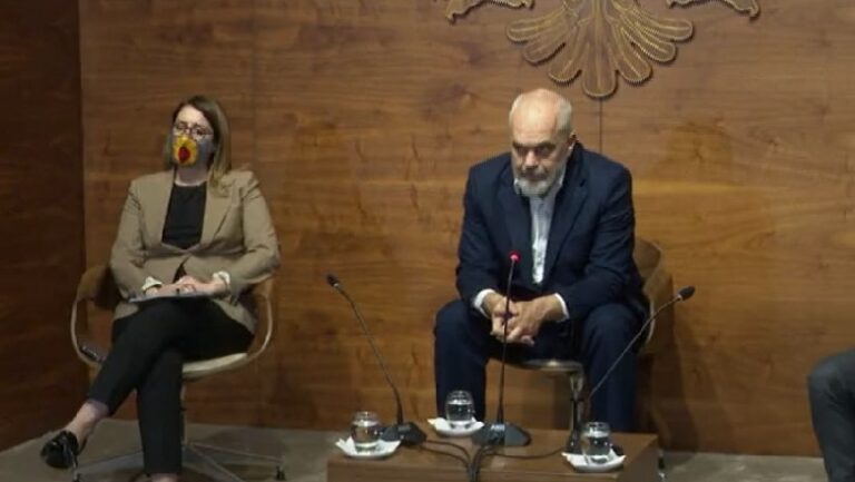 Vijnë 8190 doza nga Pfizer, Rama thotë se një tjetër mik do na japë 360 mijë vaksina të AstraZeneca