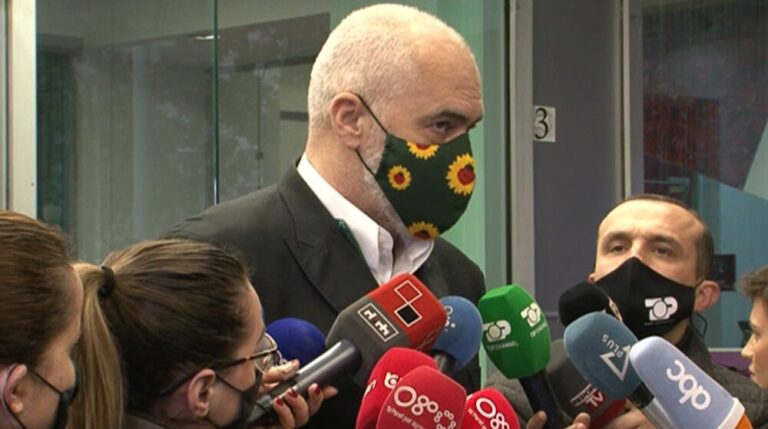 Ambasadorja Kim thotë mos kandidoni kriminelë, Rama: Nuk jemi drejtori policie