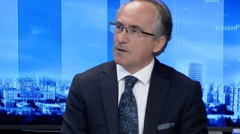 “Problematikë serioze, klima e biznesit ka pabarazi”, Eksperti: Paketa e PD për ekonominë do të sjellë reforma të mëdha