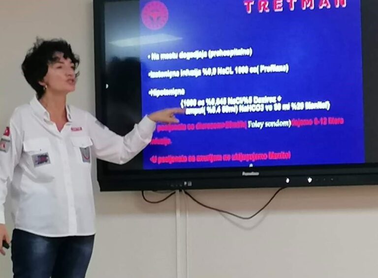 Mjekja turko-shqiptare që trajnoi shërbimet e urgjencës me 32 shtete