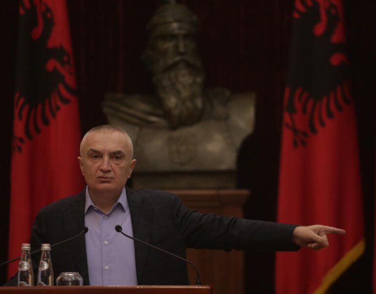 Presidenti Meta: Kush bën presion me bukën e gojës për votën, ai është armiku juaj