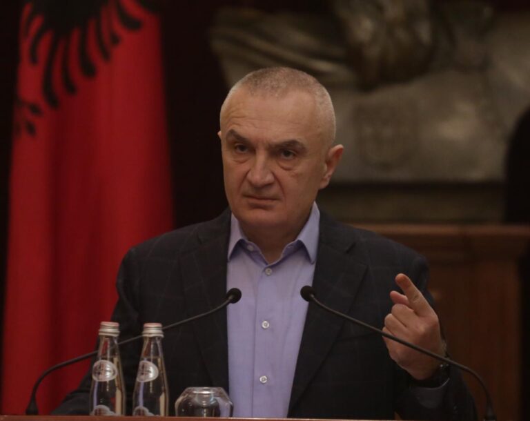 Gjobat për thyerjen e masave/Presidenti Meta: Me 2 mars i kurseva, mos të më detyrojnë të bëj thirrje tjetër