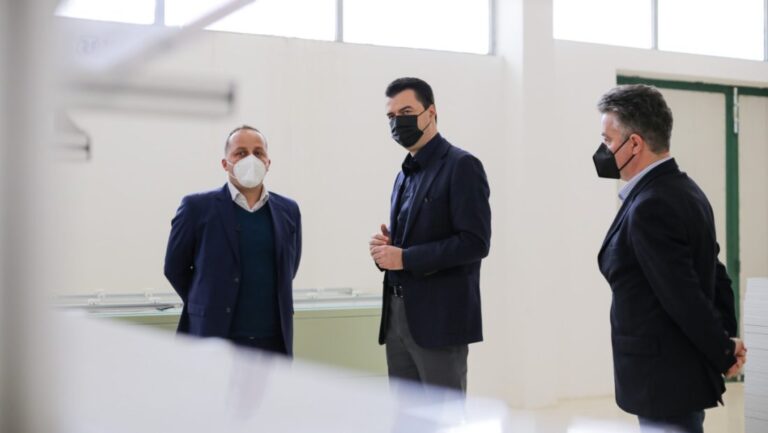 Basha takim me biznesin e madh në Durrës:Më 25 prill, ndryshimi do të vijë në të gjitha fushat dhe do ta bëjë Shqipërinë vend ku është mirë të bësh biznes