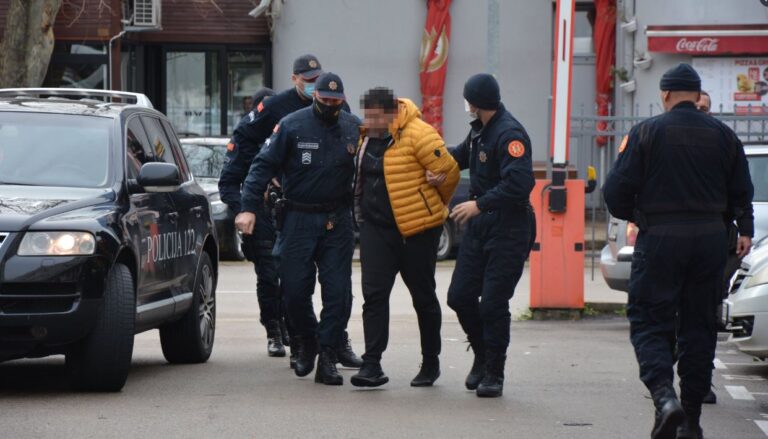 Foto+Video/ “Kurthi” shkatërron trafikun e marijuanës nga Shqipëria/ 24 të arrestuar në Mal të Zi, sekuestrohen drogë, armë, skaf…