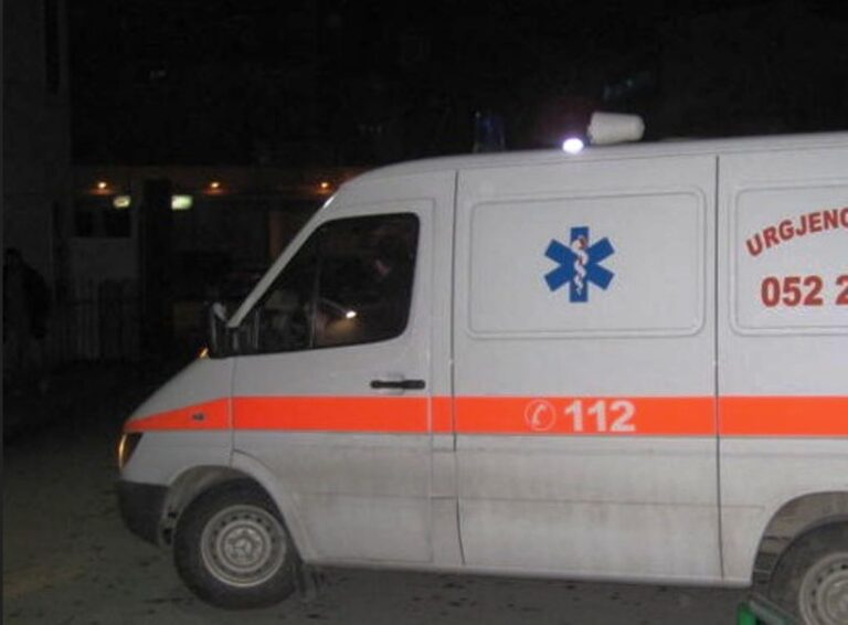 Plagoset me thikë, 18-vjeçari nga Kurbini niset me urgjencë drejt Tiranës