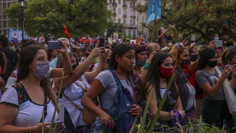 Argjentinë, protesta kundër vrasjes së grave me moton “Asnjë më pak”