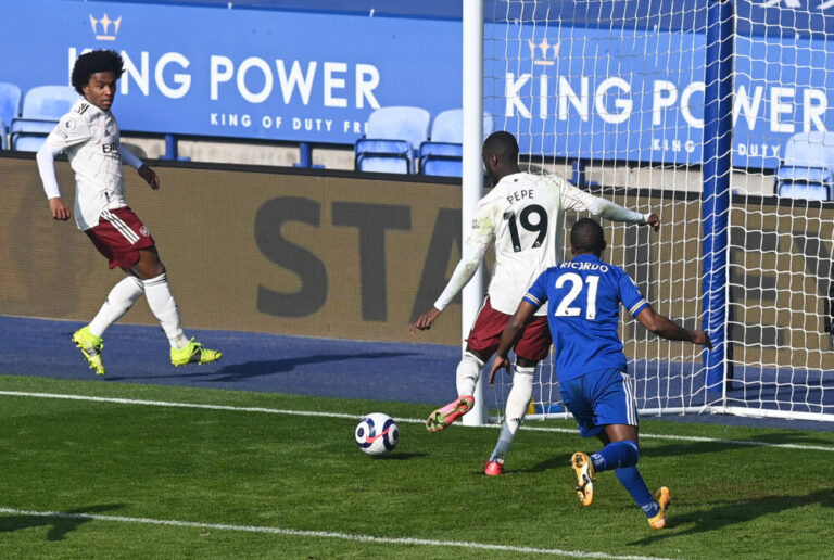Arsenali rigjen fitoren, mund me përmbysje Leicesterin (VIDEO)