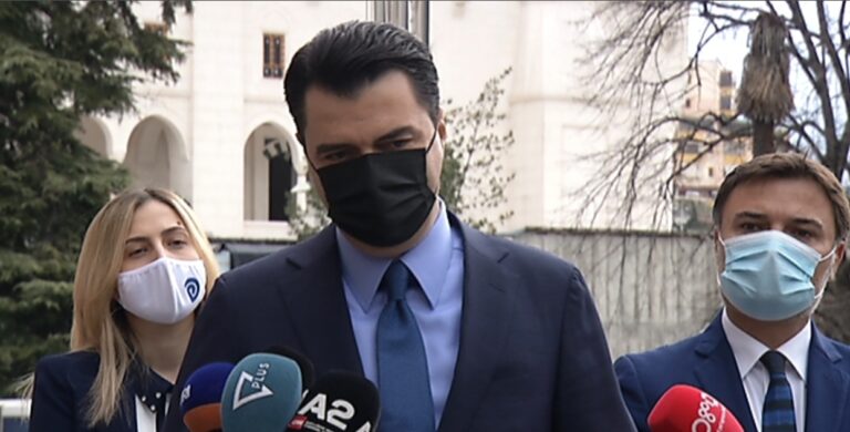 “Ne do t’i japim fund presioneve”, Lulzim Basha: Liria e medias ka pësuar regres gjatë qeverisjes së Ramës