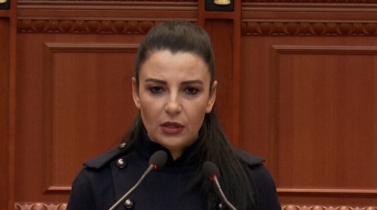 Balluku: Më 18 prill fluturimi i parë nga Kukësi