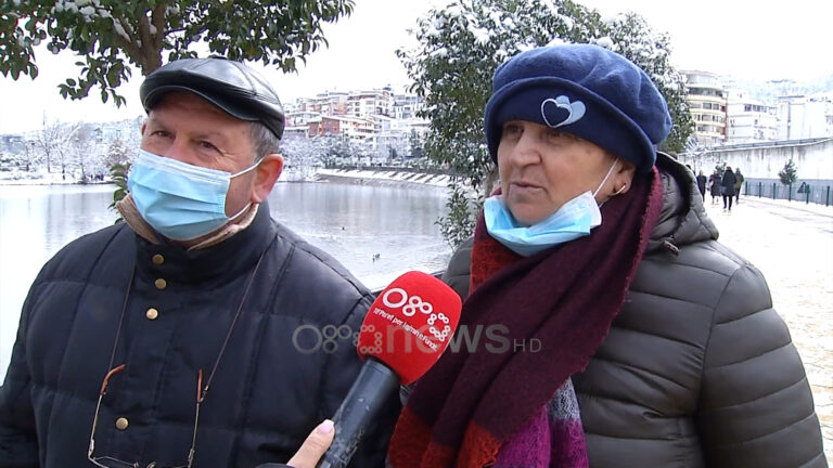 Dashuria e dy të moshuarve qysh nga klasa e 5-të, çifti feston Shën Valentinin pas 44 vite martesë