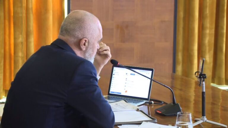 Video editorial i “Koha Jonë”: Rama nxit përplasje dhe konflikt me fuksat e Rilindjes