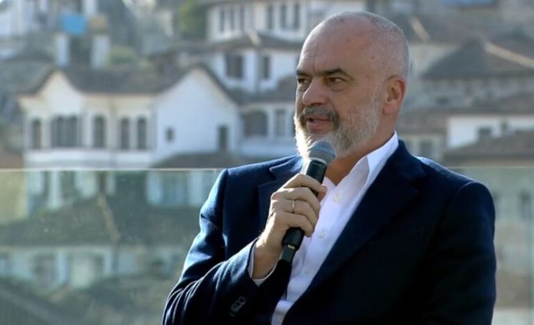 Rama uron 8 marsin me thënien e shkrimtarit të njohur: Zoti nuk mund të ishte kudo, prandaj Ai bëri nënat!