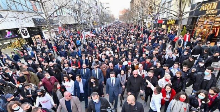 Fushata zgjedhore në Kosovë, kandidatët në terren, s’respektohen masat anti-Covid