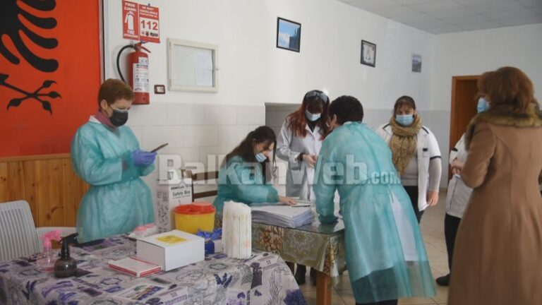 Deri tani asnjë i prekur nga COVID-19, nis procesi i vaksinimit në shtëpinë e të moshuarve në Gjirokastër