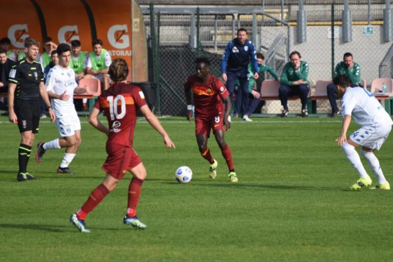 Talenti shqiptar shënon gol spektakolar ndaj Romës (VIDEO)