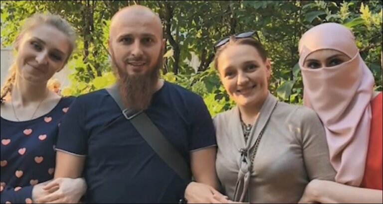 I martuar me tre gra, rusi tregon si i dënon kur e mërzisin: Nuk ka marrëdhënie seksuale për 1 muaj