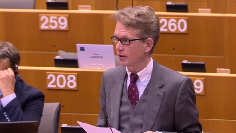 Eurodeputeti: Dështuam me Covid-19, programi Covax është kaotik