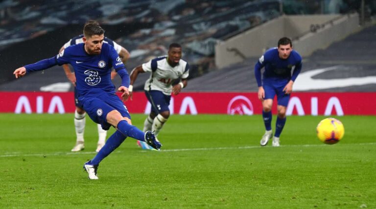 Tottenham pëson humbjen e tretë radhazi, e mund edhe Chelsea (VIDEO)