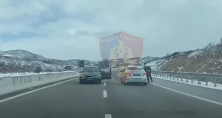 Makina udhëton kundravajtje, policia nuk kursen gjobat as sot